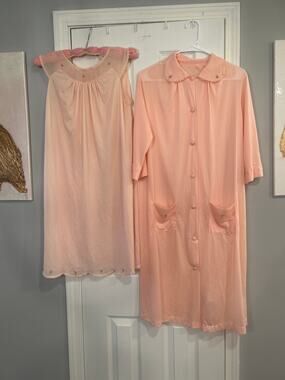 Vtg 60s 70s Henson Kickernick Peignoir Set M Peach Nightgown Robe Embroidered